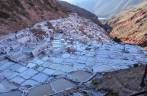 As Salinas de Maras,com suas centenas de piscinas para produção de sal,  no Valle Sagrado, perto de Cusco, no Peru